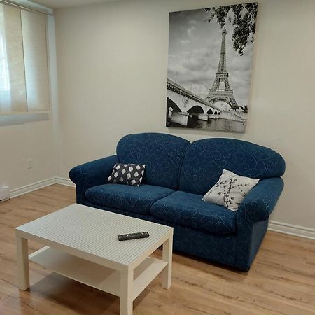 Spacious Basement One Bedroom Apartment, Wifi. Монреал Екстериор снимка